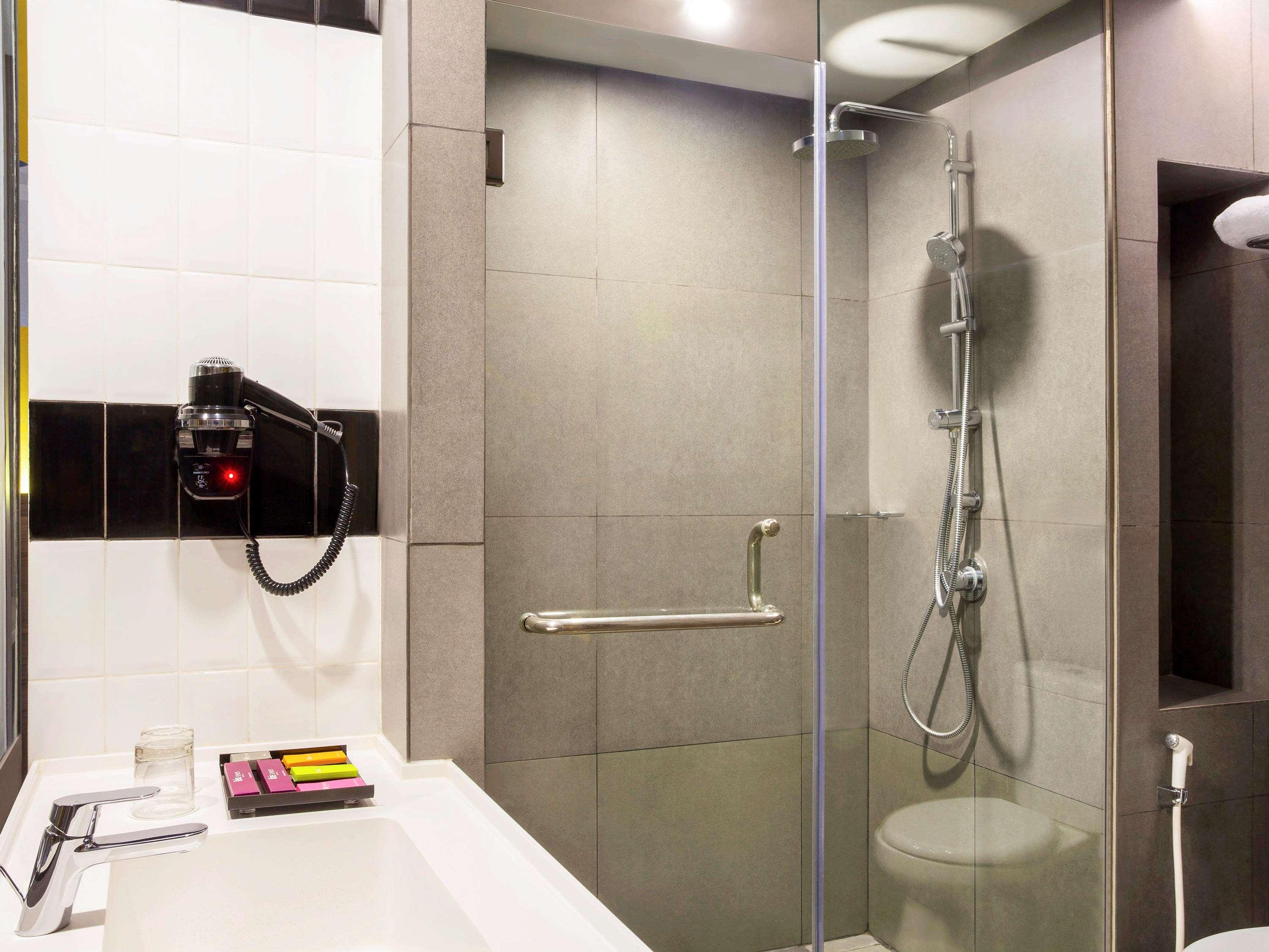 Ibis Styles Bekasi Jatibening Hotel Exterior foto