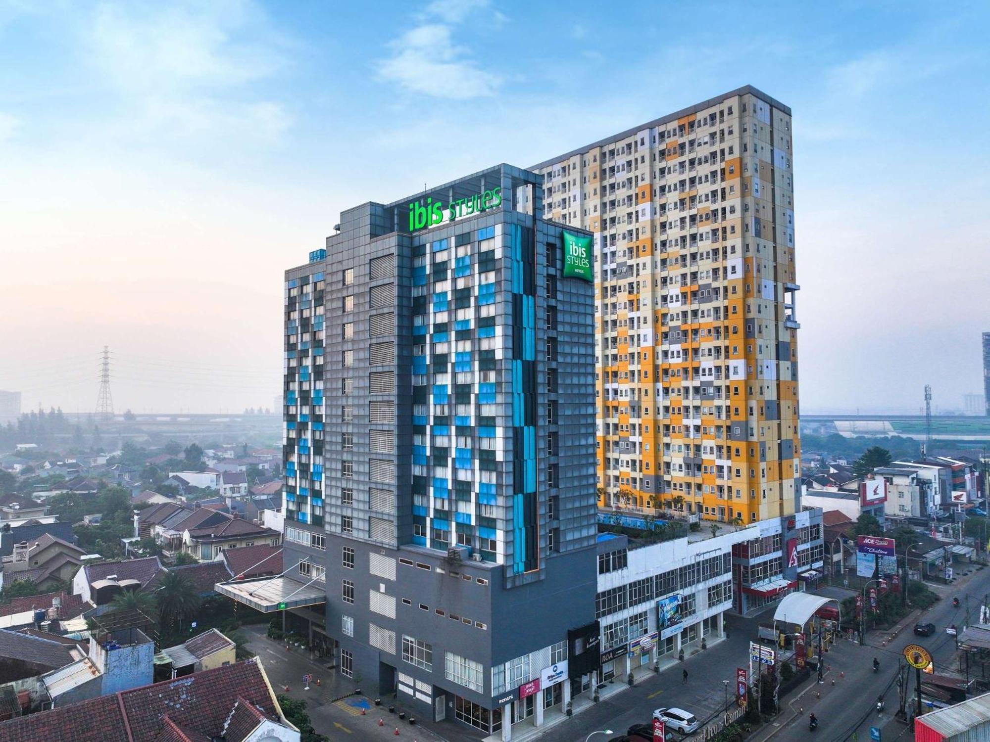 Ibis Styles Bekasi Jatibening Hotel Exterior foto