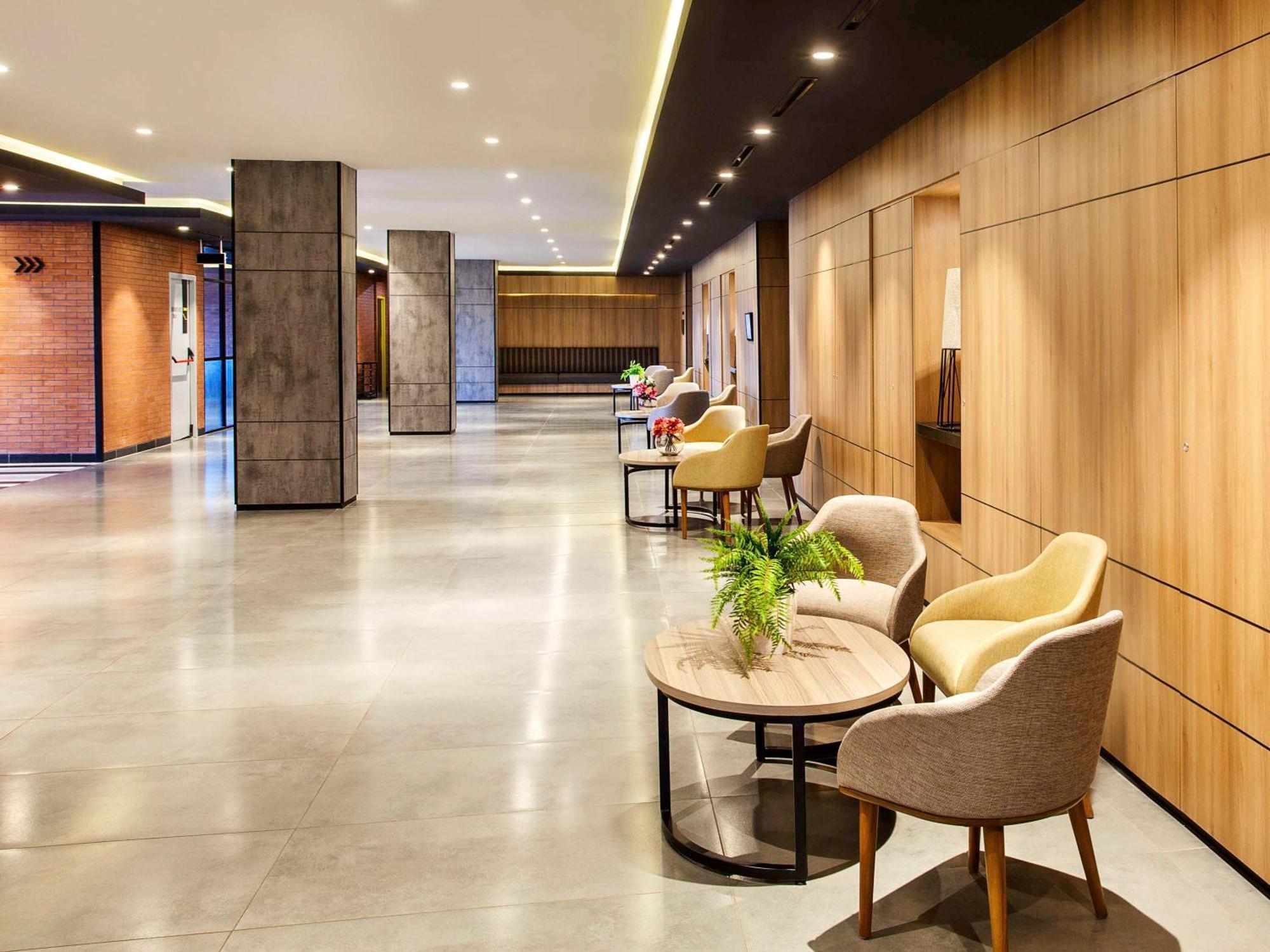 Ibis Styles Bekasi Jatibening Hotel Exterior foto