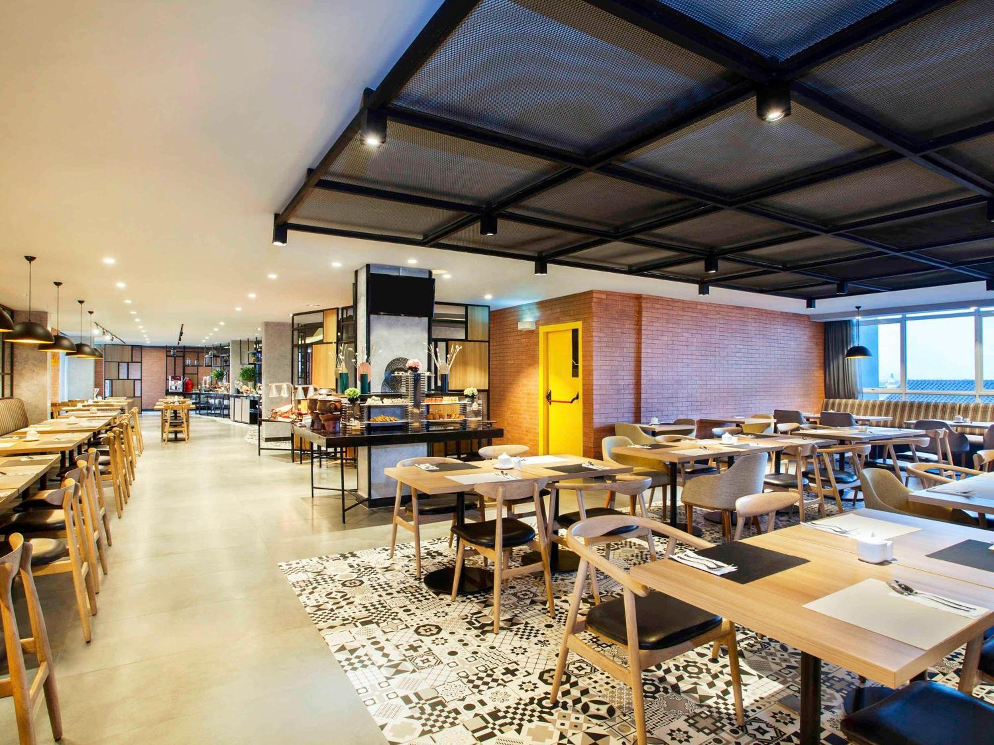 Ibis Styles Bekasi Jatibening Hotel Exterior foto