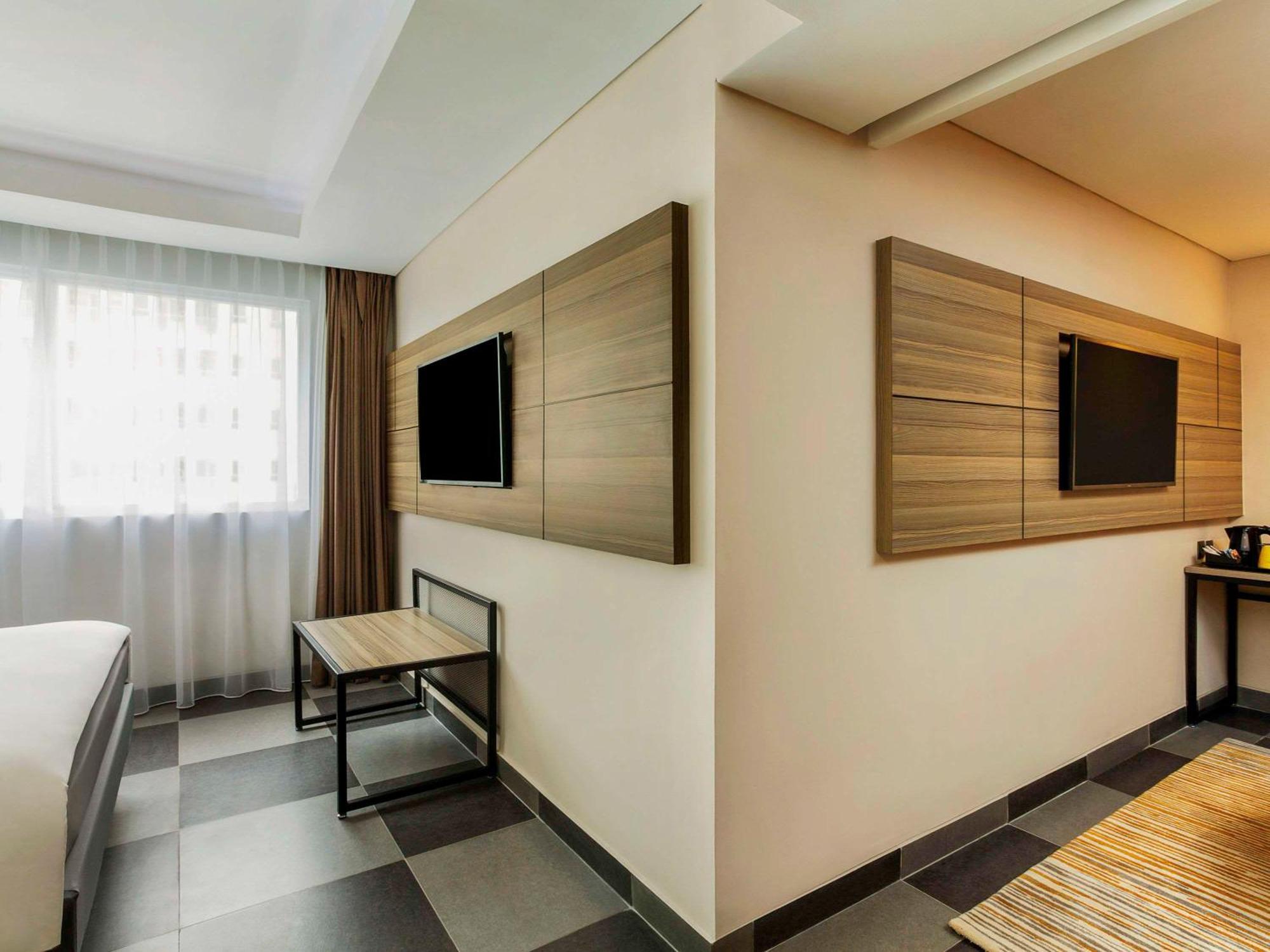 Ibis Styles Bekasi Jatibening Hotel Exterior foto