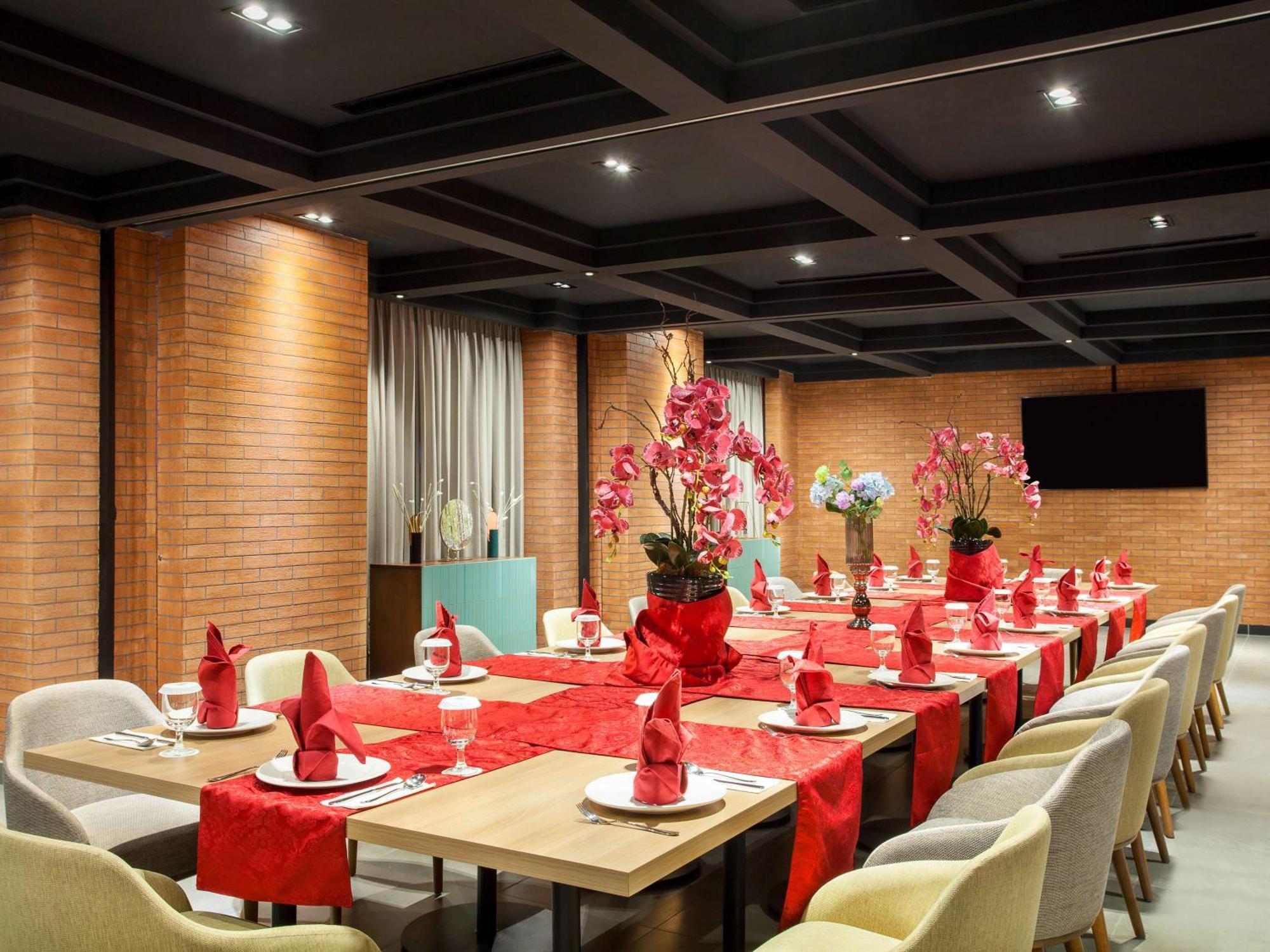 Ibis Styles Bekasi Jatibening Hotel Exterior foto