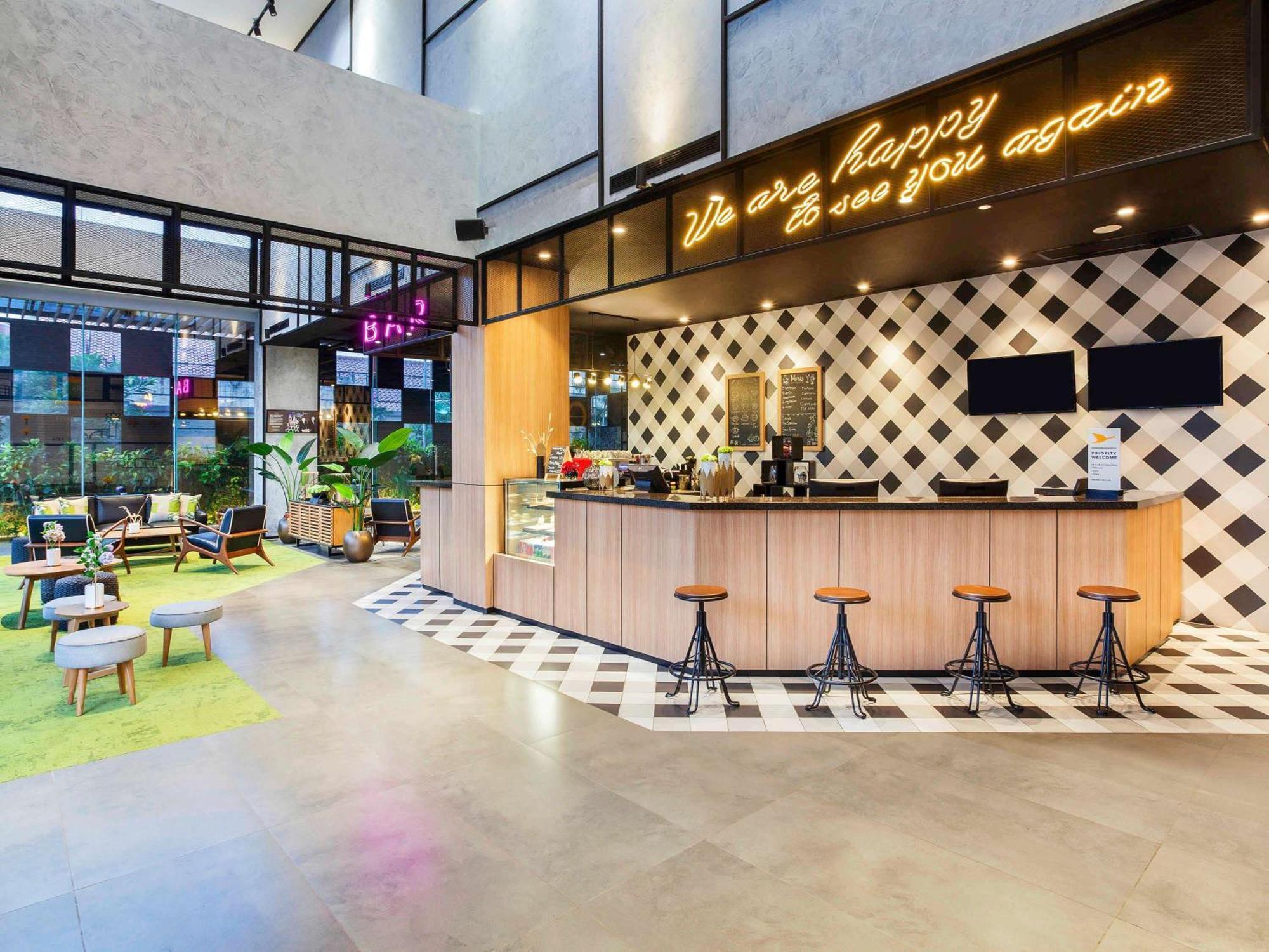Ibis Styles Bekasi Jatibening Hotel Exterior foto