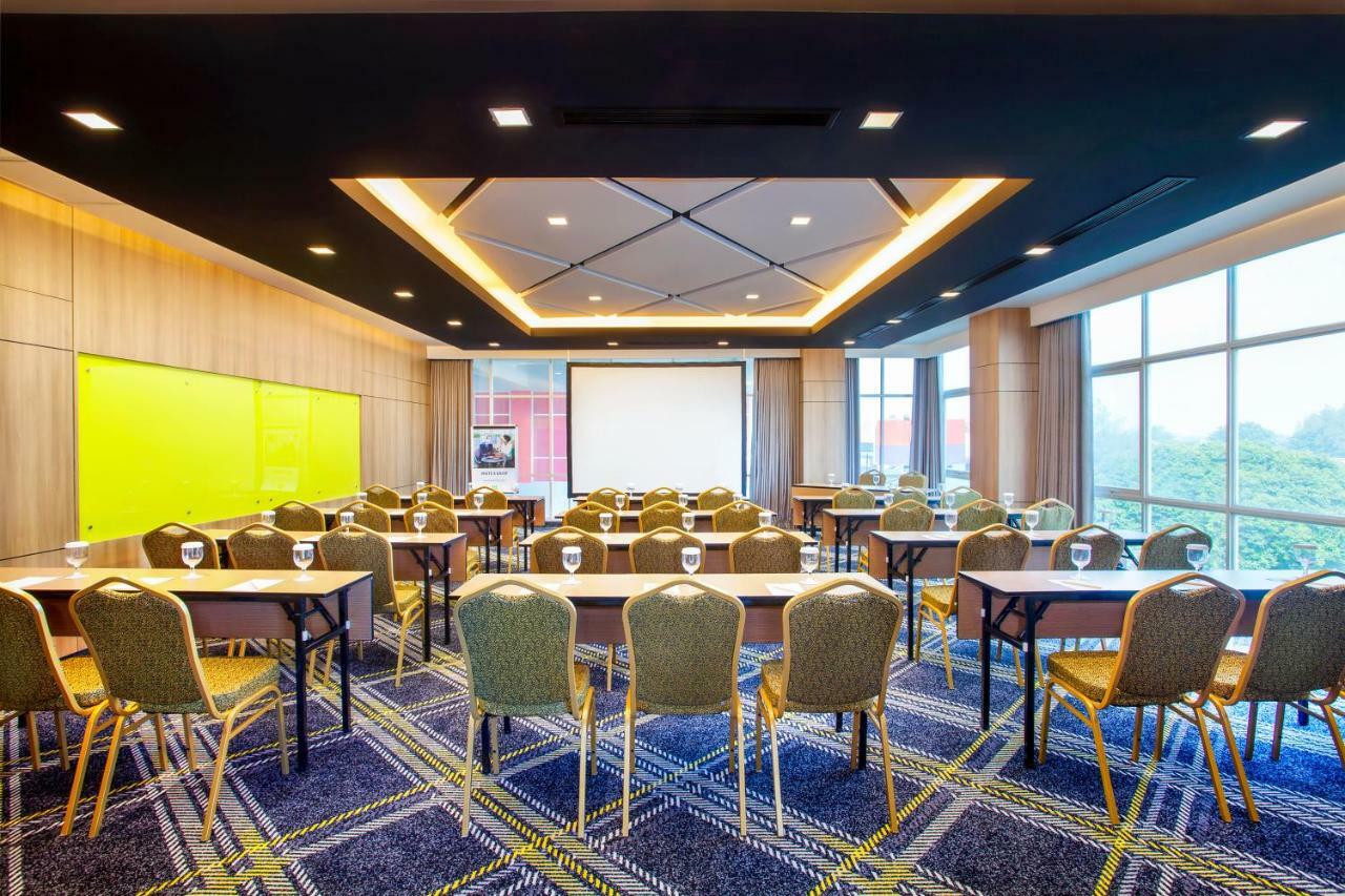 Ibis Styles Bekasi Jatibening Hotel Exterior foto