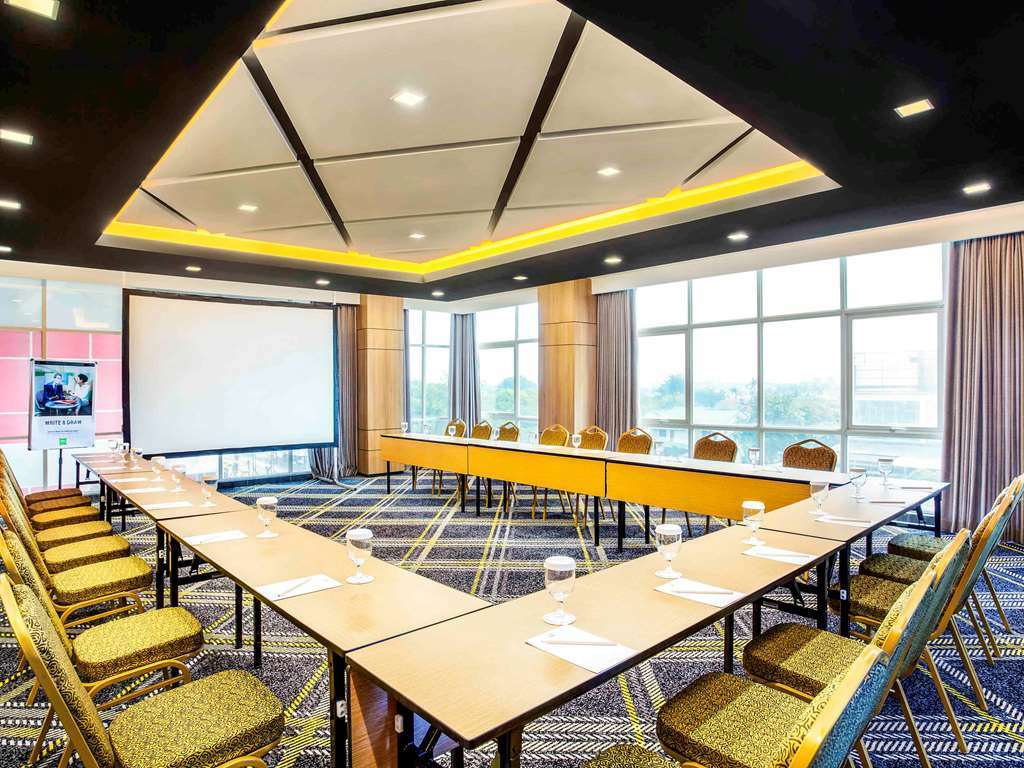 Ibis Styles Bekasi Jatibening Hotel Instalações foto