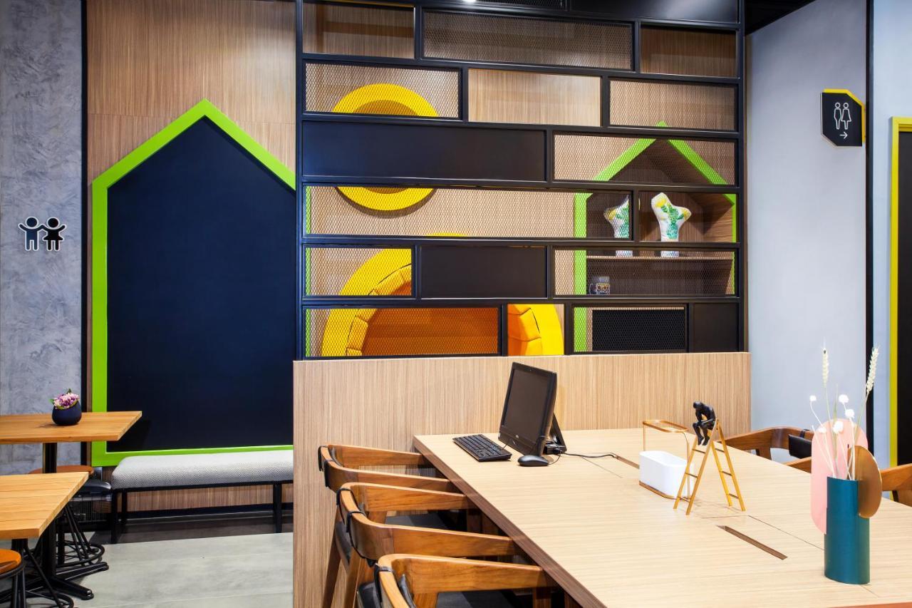 Ibis Styles Bekasi Jatibening Hotel Exterior foto